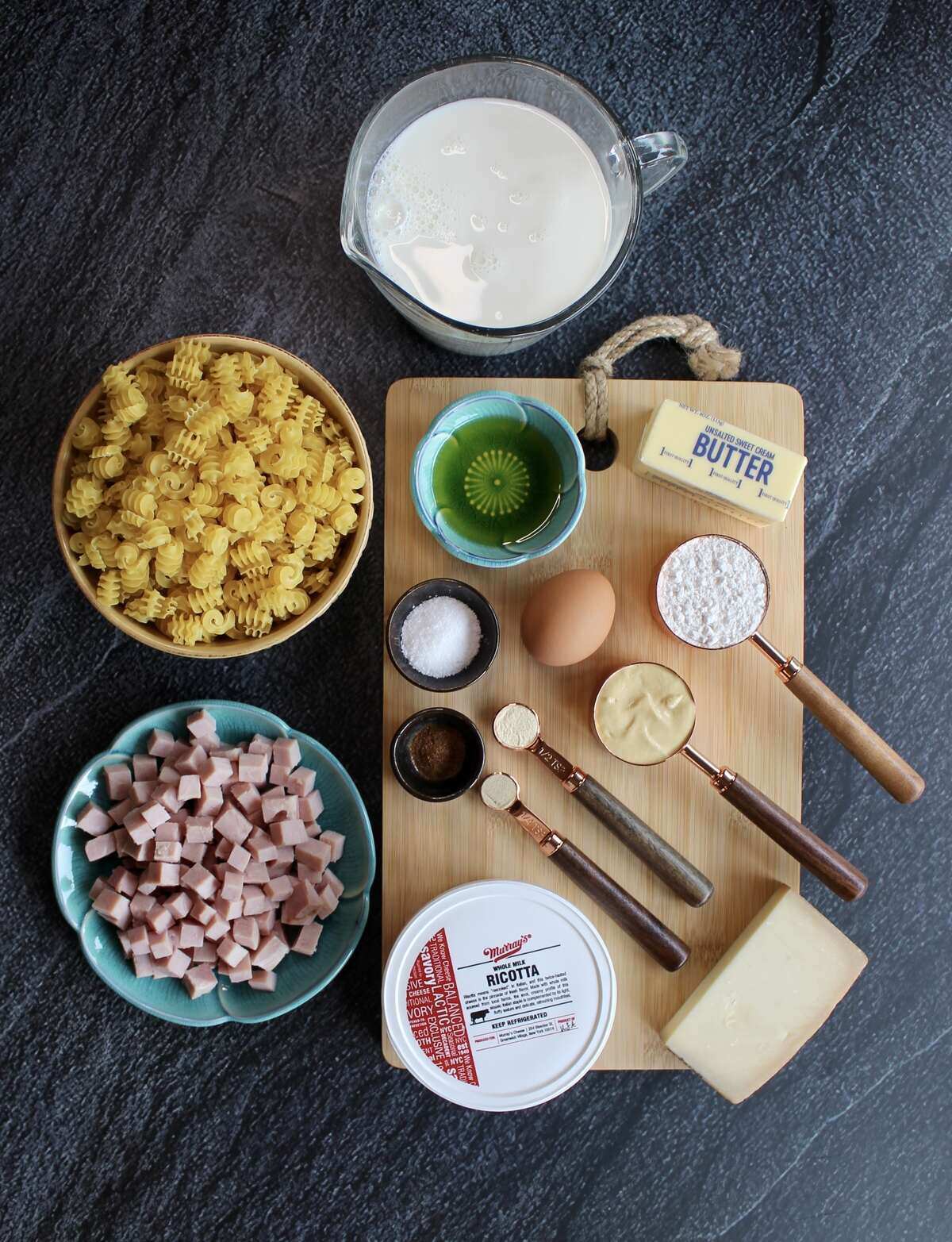 All the ingredients used to make croque monsieur pasta bake.