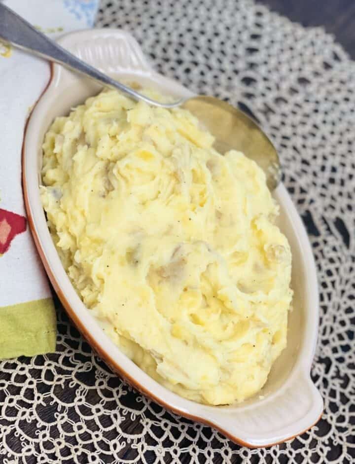 A close up view of mashed potatoes.