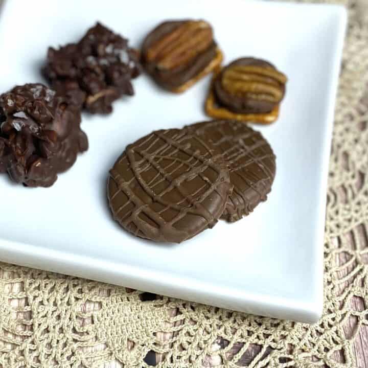 A close up of mint ritz treats on a plate.